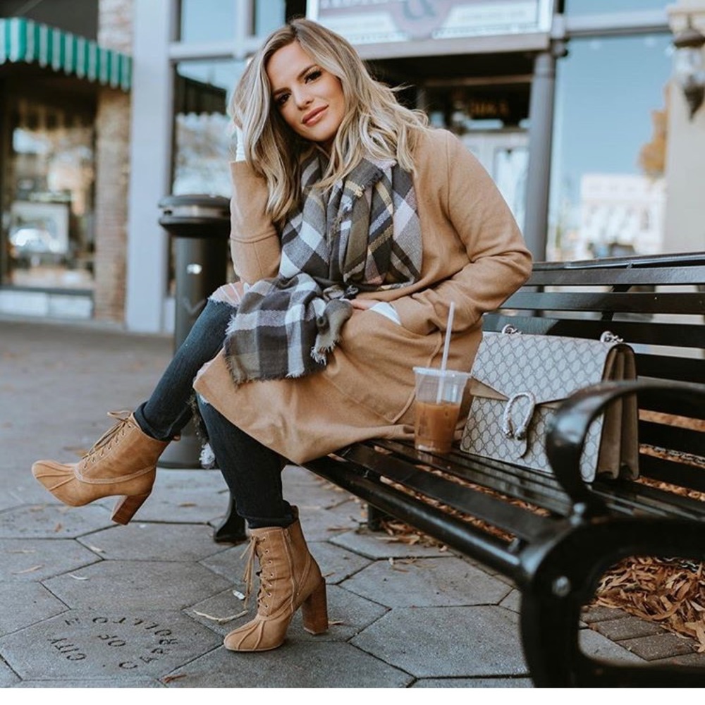 Lulus TravelGlobeCoat as seen on Casey Holmes!